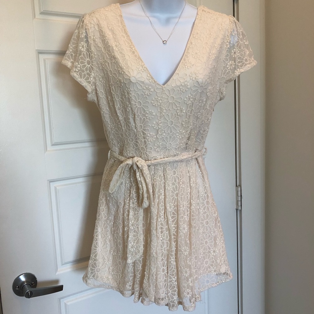 WHITE/CREAM LACE CAP SLEEVE ROMPER